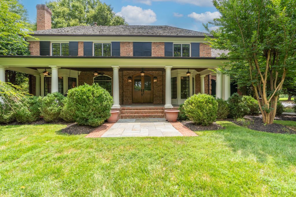 8908 Holly Leaf Lane